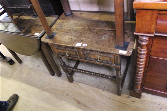 Antique oak 2 drawer table(-)